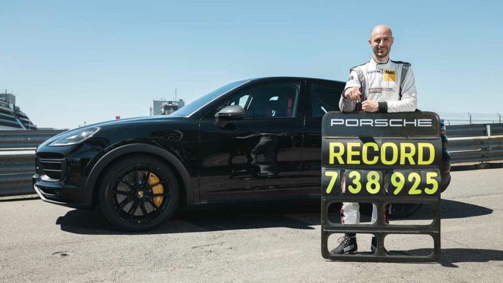 Porsche Cayenne: «Τρέλανε» τα χρονόμετρα στο Νίρμπουργκρινγκ!