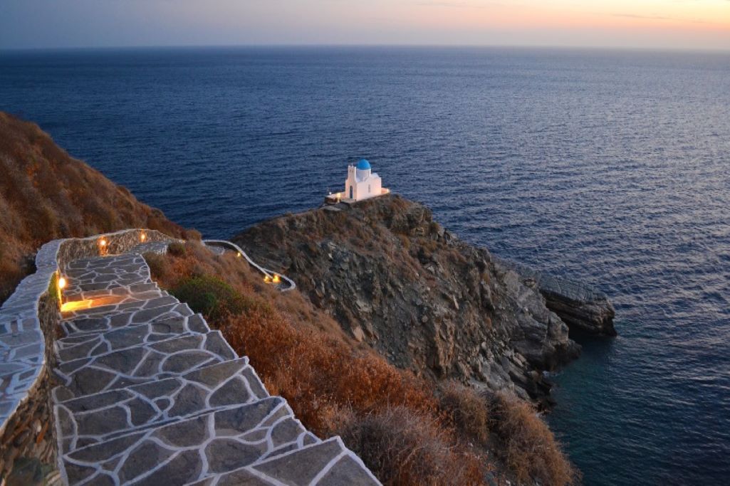 Σίφνος: Καμπάνια προβολής στο μετρό - Τις ομορφιές τις αναδεικνύει γαλλικό περιοδικό