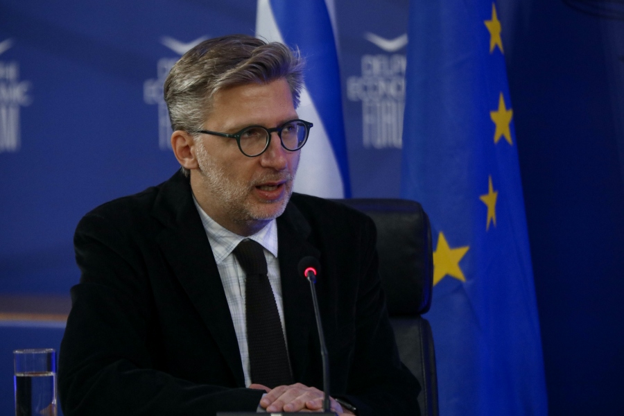 Σκέρτσος: Και μαστίγιο και καρότο, για να εμβολιαστούν οι πολίτες