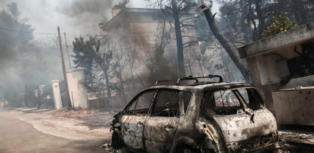 Φωτιά στη Σταμάτα: Αναζητείται ένας μελισσοκόμος- Εμπρησμό βλέπουν οι αρχές