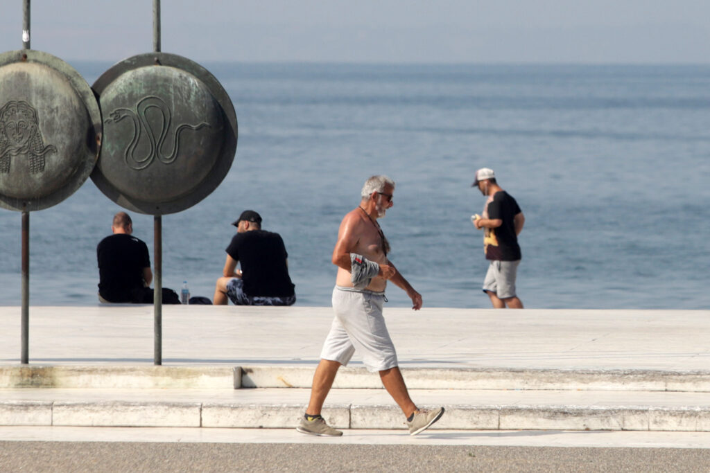 [344579] ΥΨΗΛΕΣ ΘΕΡΜΟΚΡΑΣΙΕΣ ΣΤΗΝ ΠΟΛΗ ΤΗΣ ΘΕΣΣΑΛΟΝΙΚΗΣ.