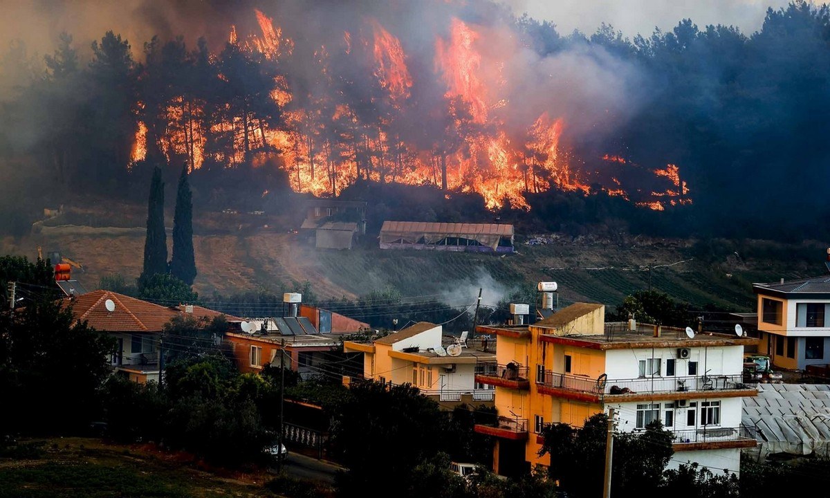 Μαίνονται οι καταστροφικές πυρκαγιές στην Τουρκία - Εκκενώνονται οικισμοί με πάνω από 3.600 κατοίκους