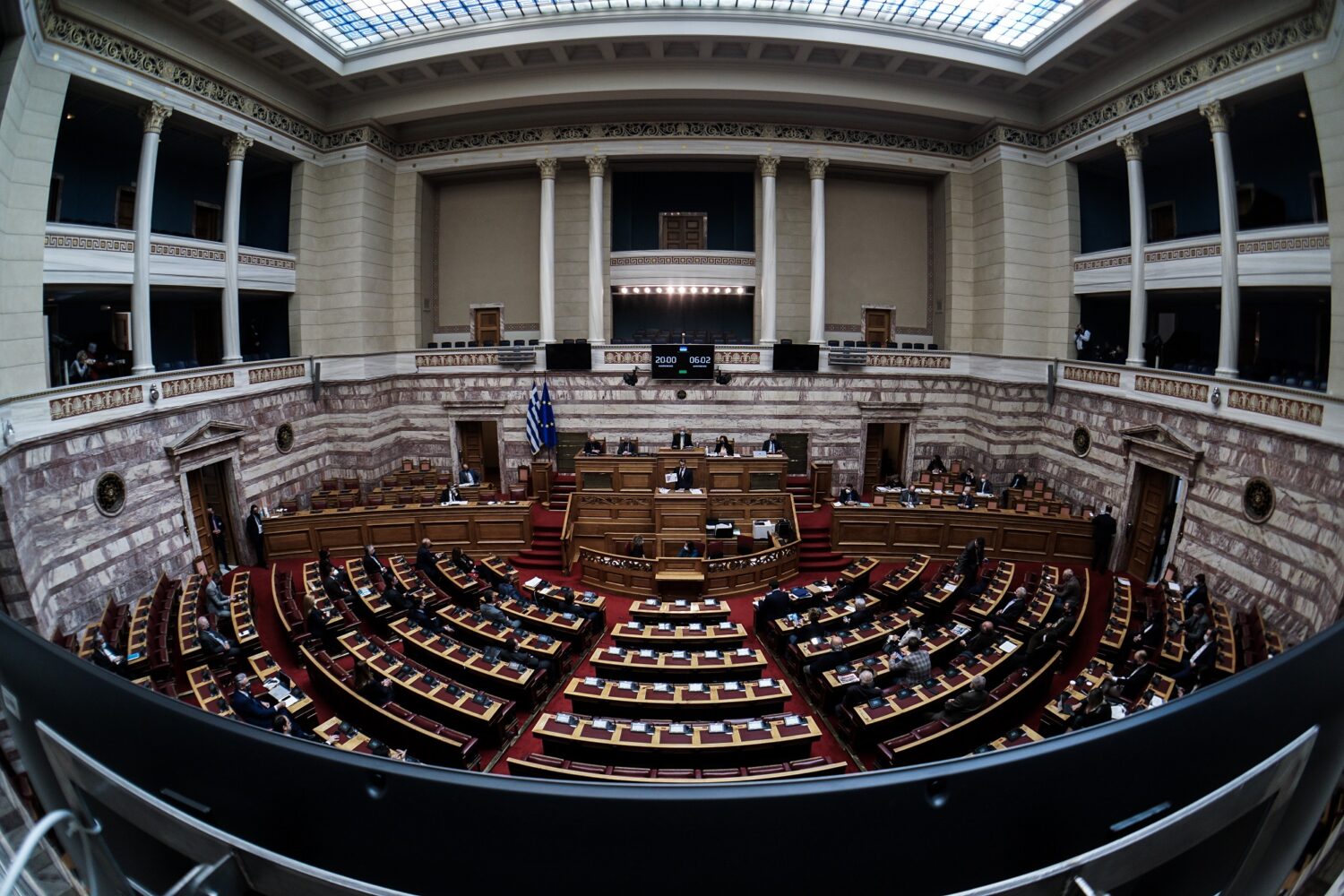 Βουλή: Εγκρίθηκαν οι συμβάσεις για τους πόρους του Ταμείου Ανάκαμψης