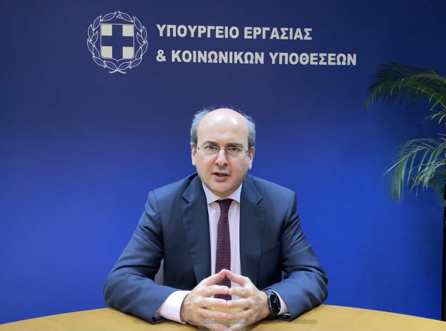 Εκκρεμείς συντάξεις: Ανάκληση αδειών στον ΕΦΚΑ ζητά ο Κ. Χατζηδάκης