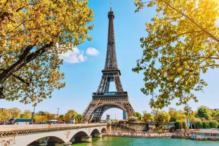 Γαλλία: Ο Πύργος του Άιφελ ανοίγει εκ νέου μετά από εννέα μήνες