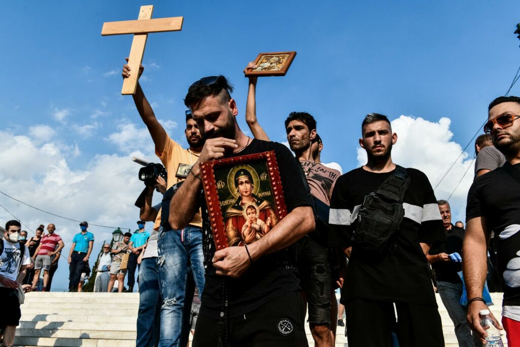 Κλιμακώνει την πίεση στους ανεμβολίαστους η Κυβέρνηση
