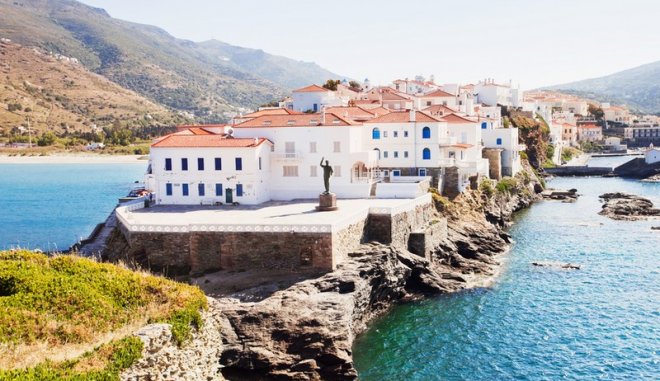Πλήθος κόσμου παρακολούθησε την αναπαράσταση του καψίματος της Κανάριας στην Άνδρο
