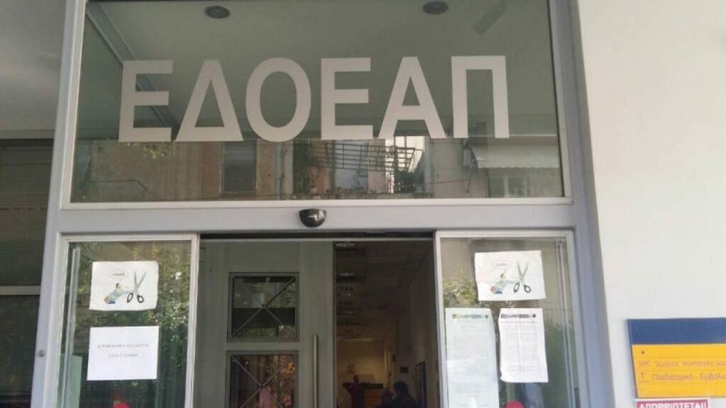 Στηρίζει τον «νόμο Χατζηδάκη» ο ΣΥΡΙΖΑ στον ΕΔΟΕΑΠ, ενώ… τον καταγγέλλει ο Τσίπρας!