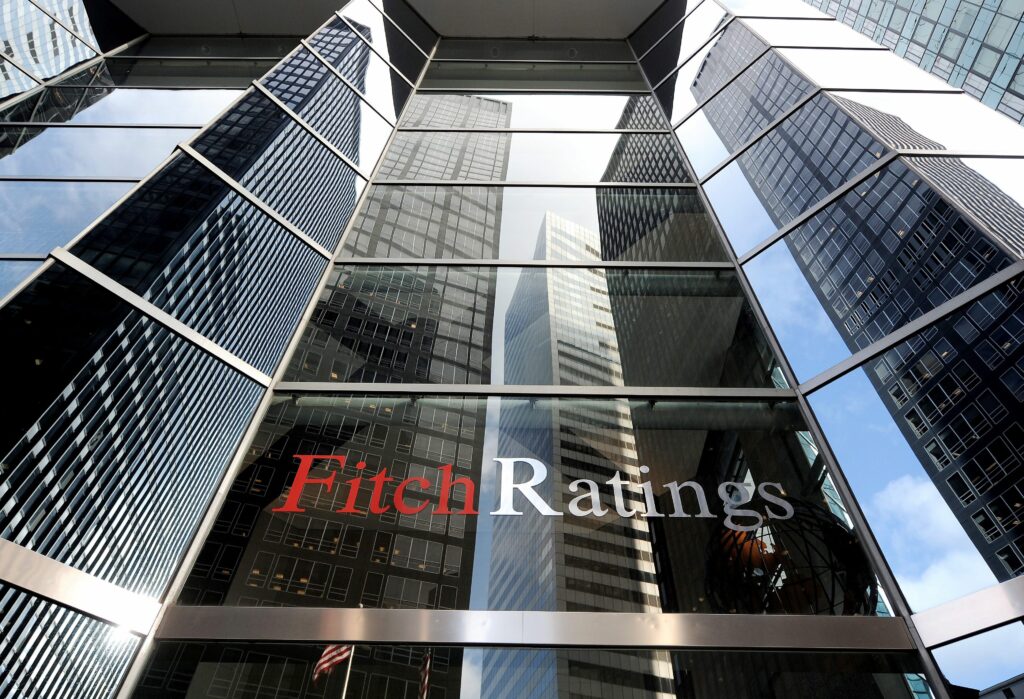 Fitch: Η απόφαση της ΕΚΤ στηρίζει τη βιωσιμότητα του ελληνικού χρέους