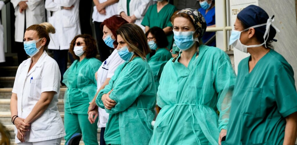 Υγειονομικοί: Ανάκληση των αδειών τους από 1η Σεπτεμβρίου
