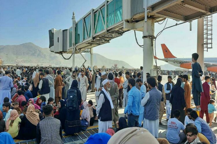 Χάος στο αεροδρόμιο της Καμπούλ - Πυροβολισμοί από στρατιώτες των ΗΠΑ (vid)
