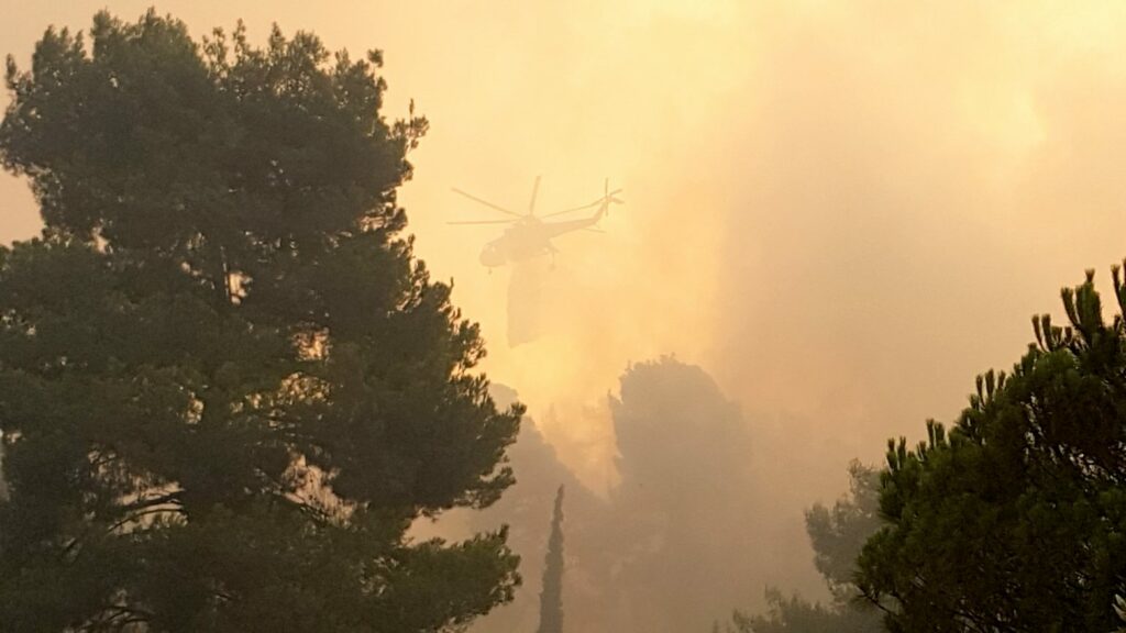 Αντικαρκινική Εταιρία: Τοξικός ο καπνός της φωτιάς για τους καρκινοπαθείς