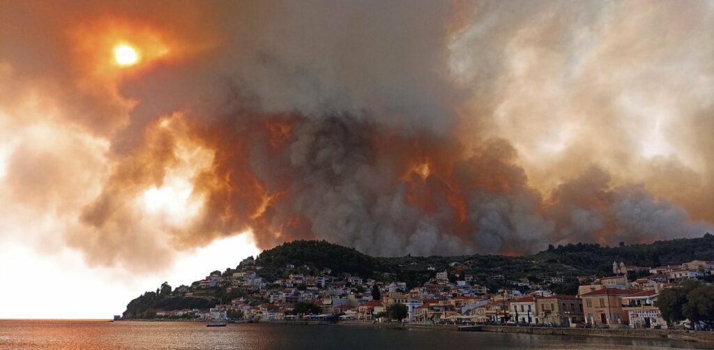 Οι στάχτες γκριζάρουν την εικόνα της κυβέρνησης