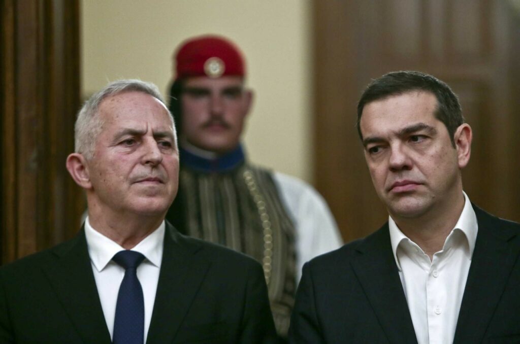 Μαξίμου για Αποστολάκη: Δείλιασε μπροστά στις απειλές Τσίπρα