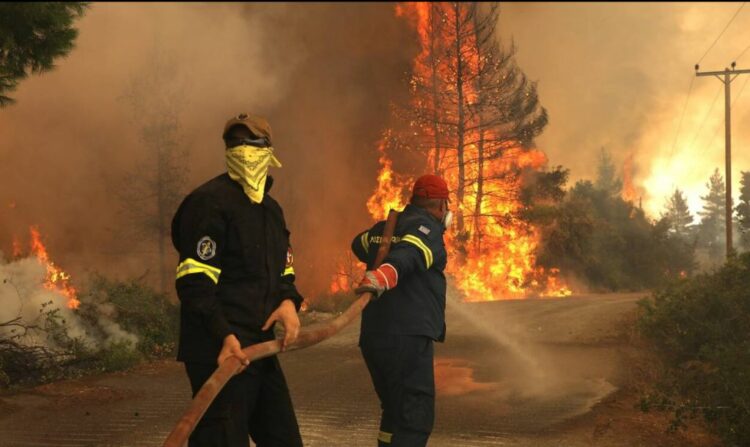 Ολονύχτια μάχη με τις φλόγες στη Γορτυνία