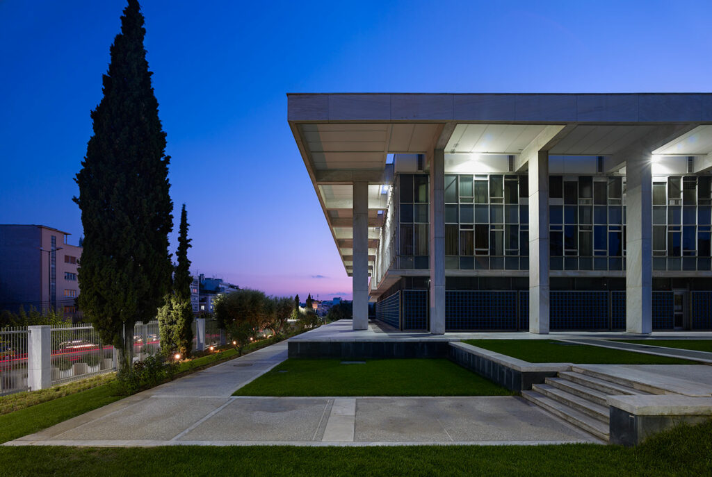 Το επιχειρηματικό παιχνίδι και (οι πρώην και νυν) Αμερικανοί πρέσβεις!