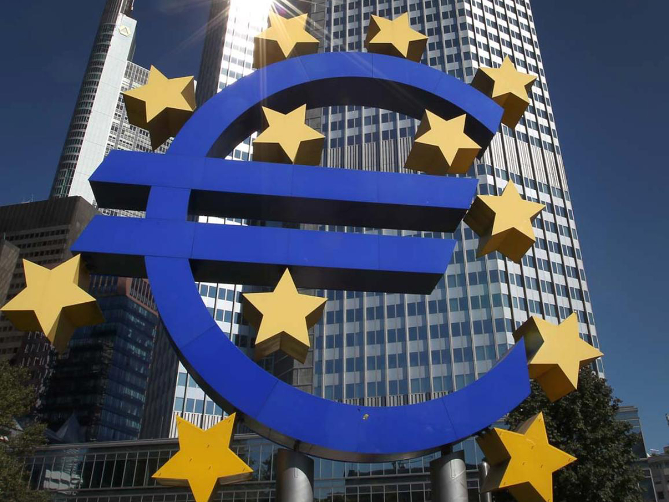 Για δωροδοκία κατηγορείται ο υποδιοικητής της ΕΚΤ, Πίτερ Καζίμιρ