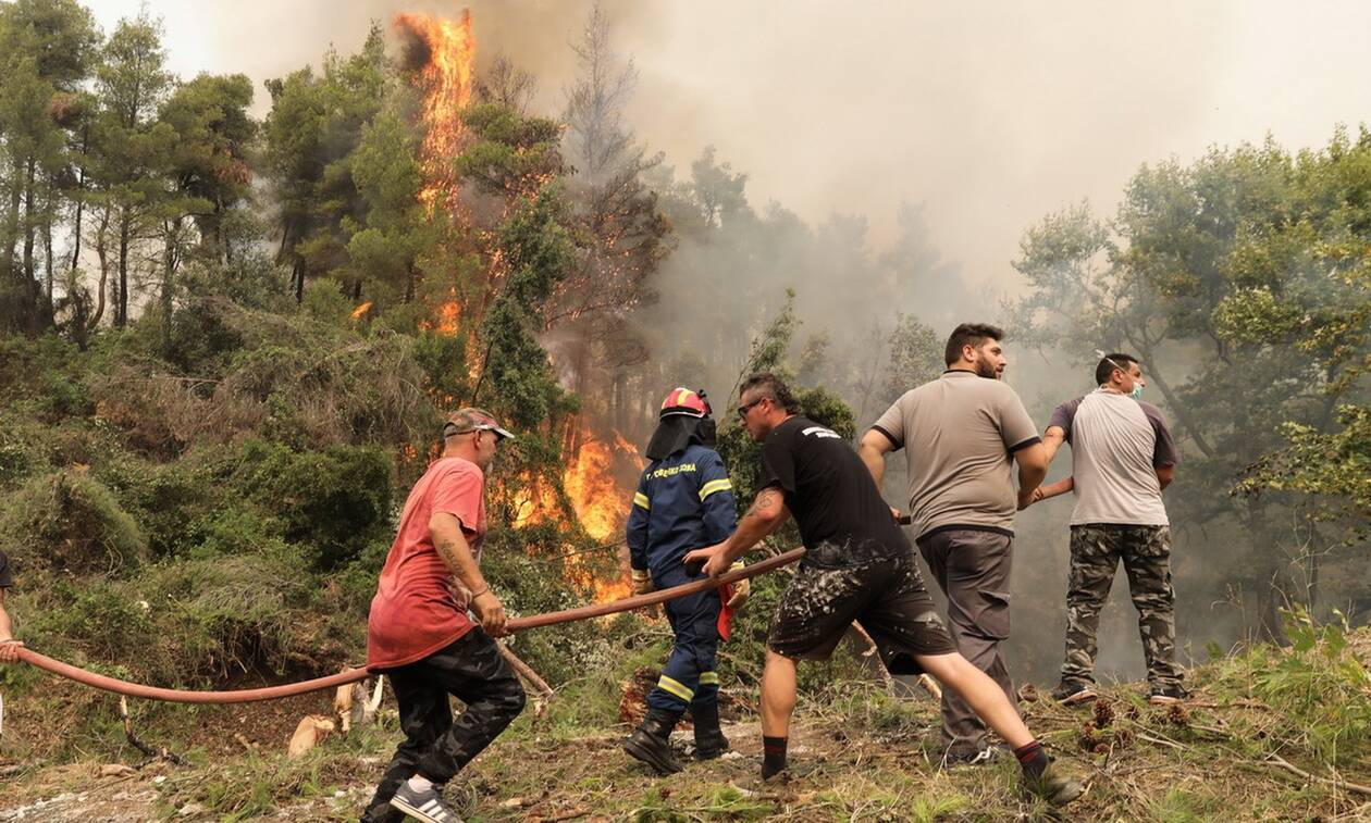 Εύβοια: Επιμένουν οι φλόγες να κυκλώνουν τα χωριά στην Εύβοια