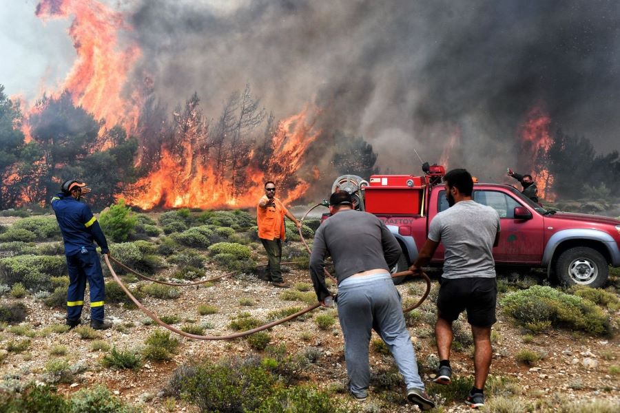 Σε 4 μέτωπα μαίνεται η φωτιά στην Εύβοια - Δύσκολη κατάσταση με την φωτιά στη Μεσσηνία