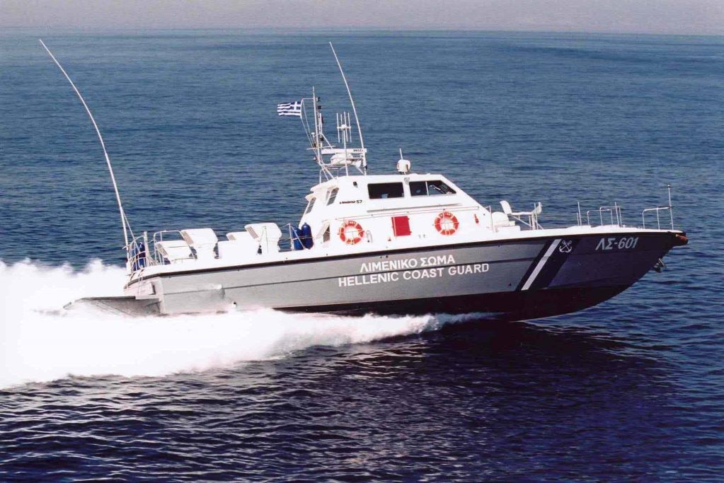 Φωκίδα: Σώοι οι τρεις επιβαίνοντες μετά τη βύθιση ταχυπλόου σκάφους