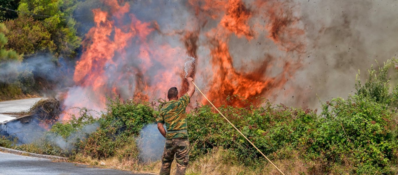 Φωτιά στην Εύβοια: Μήνυμα του 112 για εκκενώσεις