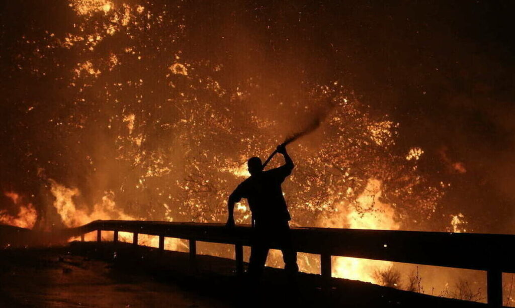 Εύβοια: Εγκλωβισμένοι κάτοικοι