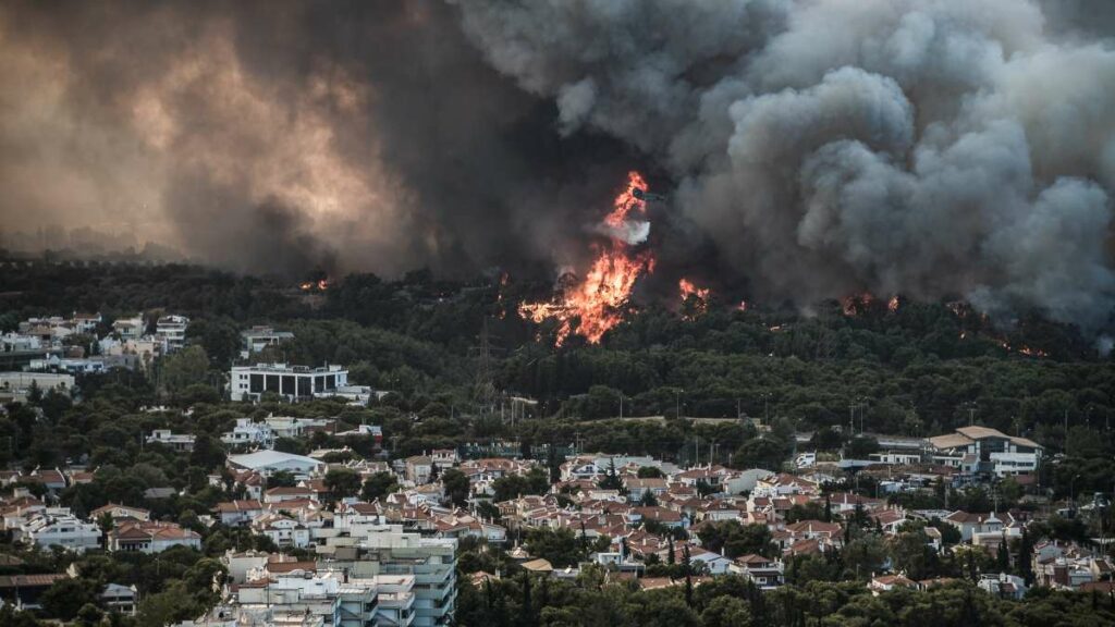 Βαρυμπόμπη: Μεγάλη αναζωπύρωση - Εκκενώνονται Ιπποκράτειος Πολιτεία, Δροσοπηγή