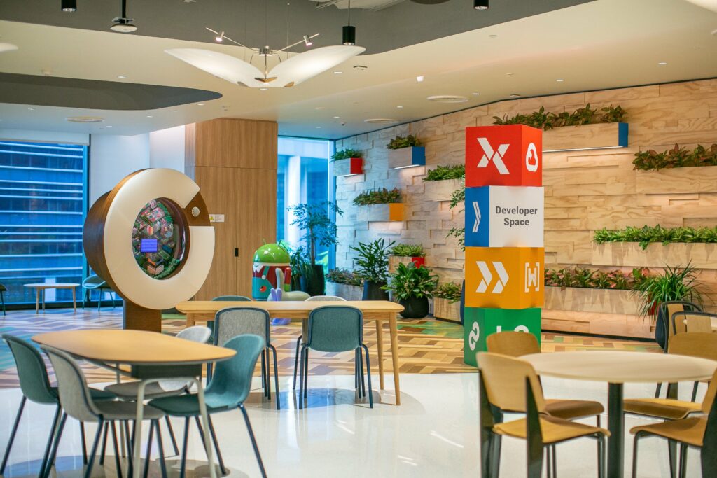 Google: Κούρεμα μισθών έως και 25% στην μόνιμη τηλεργασία