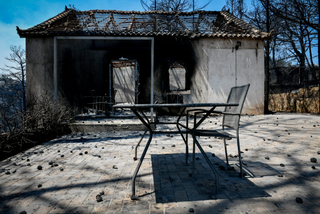 Πυρκαγιές - Έλεγχοι: Ακατάλληλα 253 σπίτια, προσωρινά ακατάλληλα 235, επικίνδυνα για χρήση 204