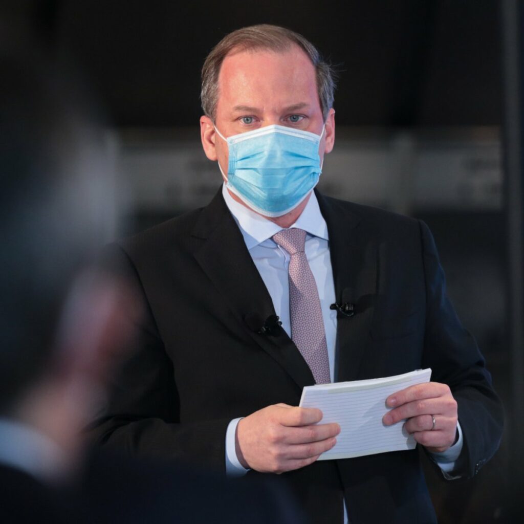 karamanlis-maska-krataei-xarti