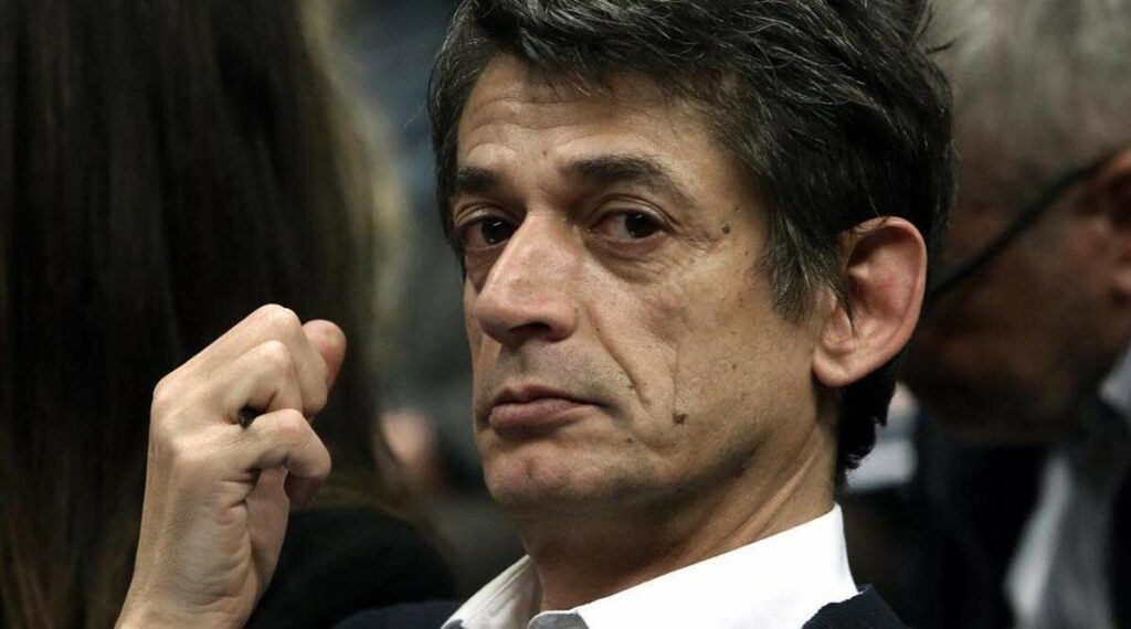 Επίθεση στην κόρη του πρωθυπουργού απο τον Νίκο Καρανίκα