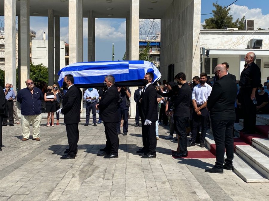 Κηδεία Άκη Τσοχατζόπουλου: Τον ξέχασαν οι πολιτικοί του «φίλοι» - Λύγισε η Βίκυ Σταμάτη