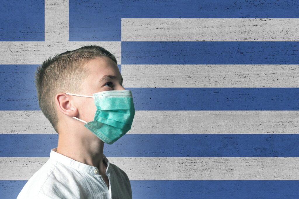 Κορωνοϊός: Επιστρέφει η μάσκα για όλους σε εξωτερικούς χώρους