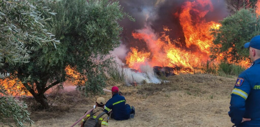 Αρχαία Ολυμπία: Δύο τραυματίες από τη φωτιά -Πληροφορίες για εγκλωβισμένους