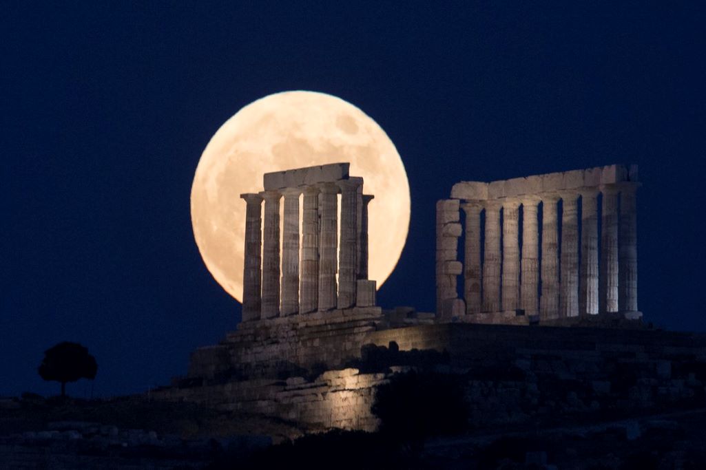 Η αυγουστιάτικη πανσέληνος, οι οφθαλμαπάτες και οι μύθοι της Σελήνης