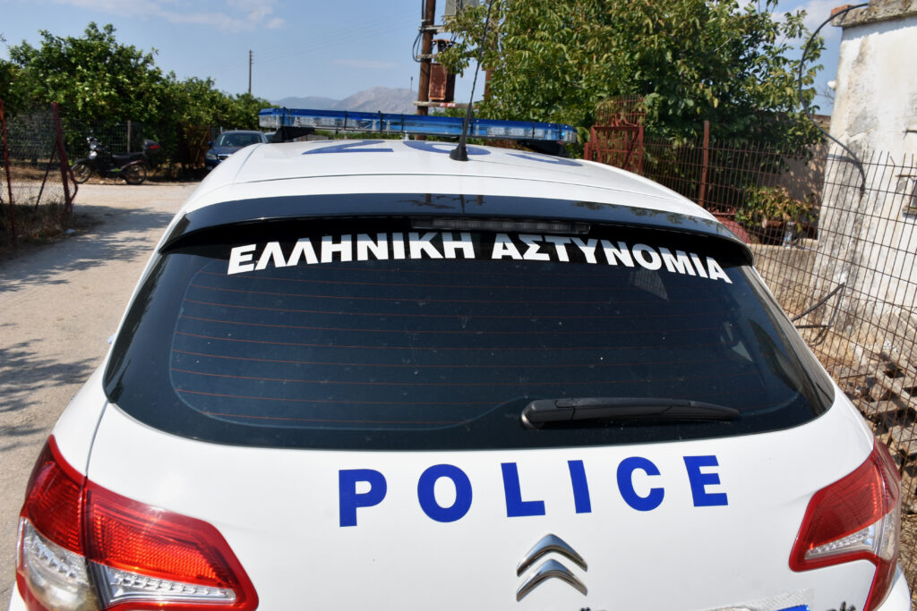 ÁÑÃÏÓ-60÷ñïíïò âñÝèçêå íåêñüò êáé äåìÝíïò ìå ìïíùôéêÞ ôáéíßá. (Eurokinissi-ÐÁÐÁÄÏÐÏÕËÏÓ ÂÁÓÉËÇÓ)