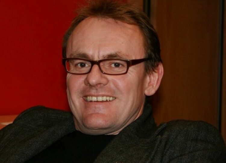 Πέθανε στα 58 του ο κορυφαίος Βρετανός κωμικός Sean Lock
