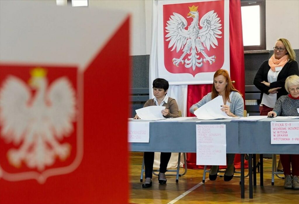 Πολωνία: Με κατάρρευση κινδυνεύει ο κυβερνητικός συνασπισμός