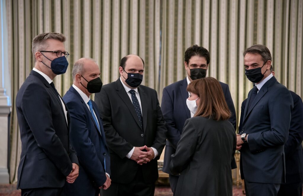 Τελευταία ευκαιρία για τους υπουργούς πριν τον ανασχηματισμό που έρχεται!