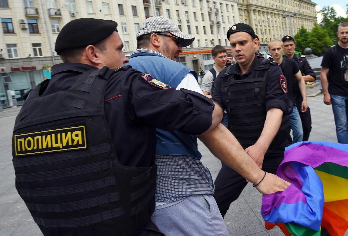 Ρωσία: Απαγωγές απο εστίες, για να προσπαθήσουν να τους θεραπεύσουν απο την ομοφυλοφιλία