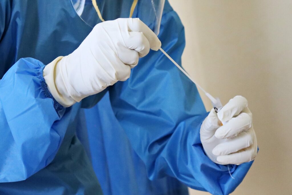 Αντιδρούν τα διαγνωστικά στη μείωση της τιμής των rapid test στα 10 ευρώ