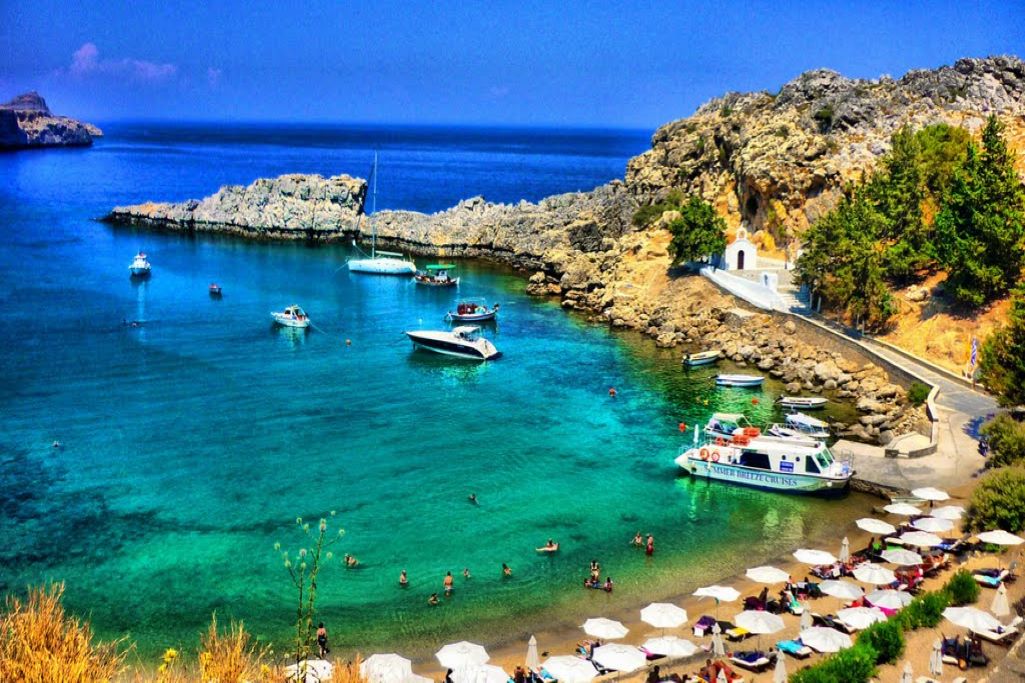Συνωστισμός στις παραλίες της Ρόδου