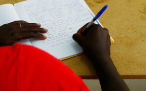 Σενεγάλη: Φοιτητής ντύθηκε γυναίκα και πήγε να δώσει εξετάσεις στη θέση της φίλης του