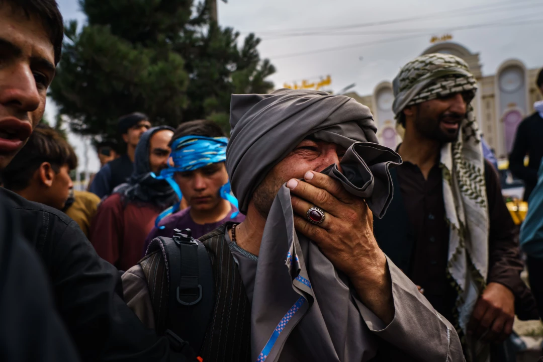 Ταλιμπάν: Χάος -Χτυπούν και πυροβολούν γυναικόπαιδα