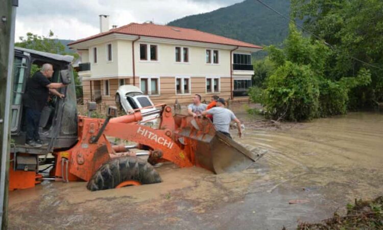 Τουρκία: Εννέα νεκροί από τις πλημμύρες (vid)