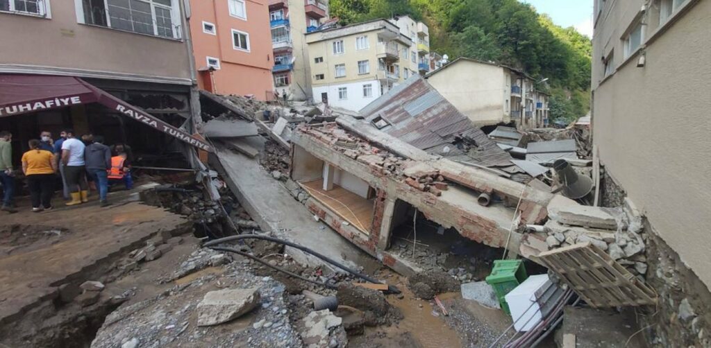 Τουρκία: Στους 31 αυξήθηκε ο αριθμός των νεκρών από τις πλημμύρες