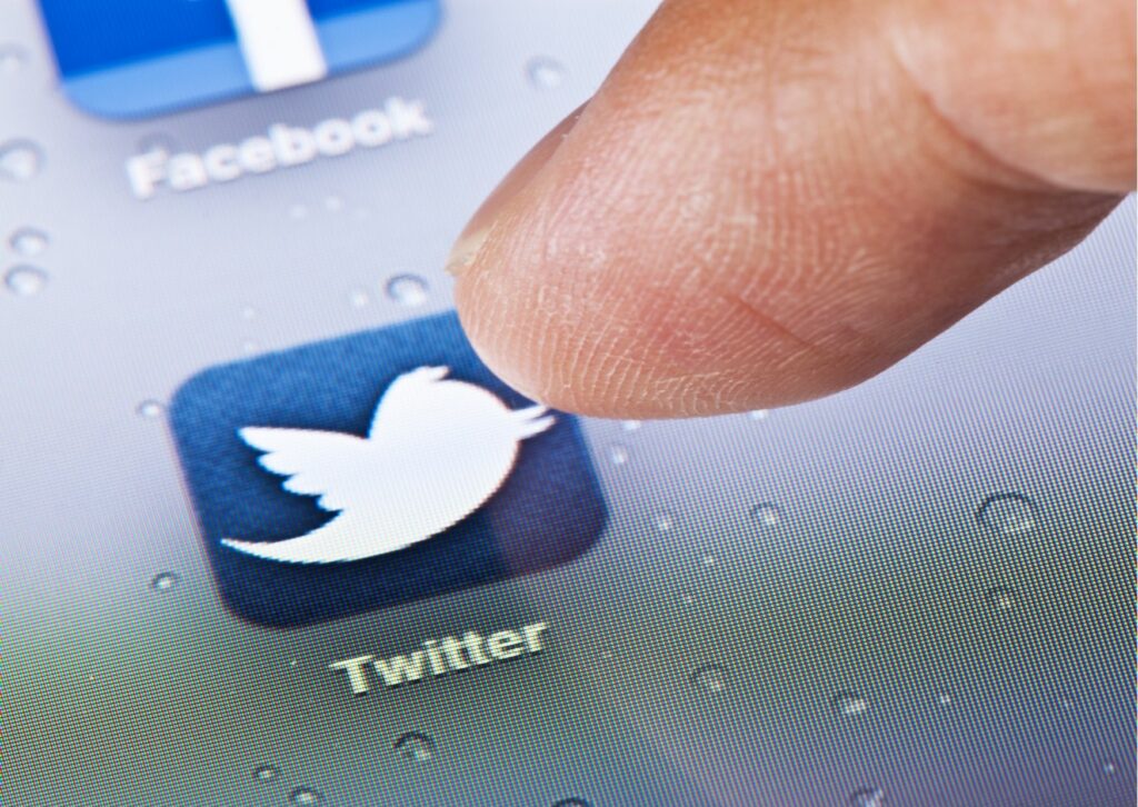 Twitter: Συνεργάζεται με Reuters και Associated Press για fake news