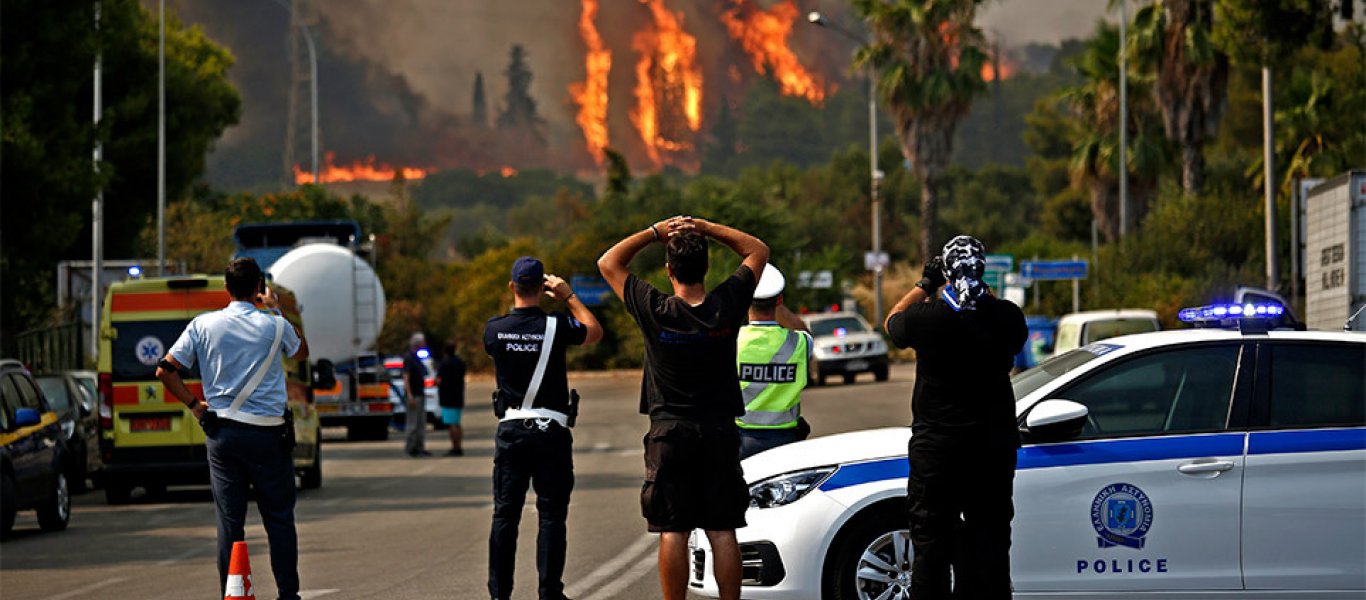 Βαρυμπόμπη: Το γύρο του κόσμου κάνει η φωτιά στα ξένα ΜΜΕ