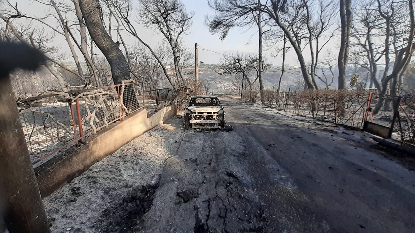 Φωτιά στη Βαρυμπόμπη: Συγκλονιστικό βίντεο από drone