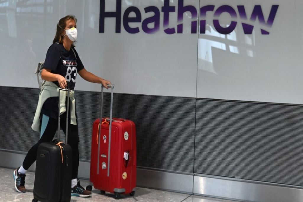 Βρετανία: Αίρει την υποχρέωση καραντίνας για όσους επιστρέφουν από τη Γαλλία